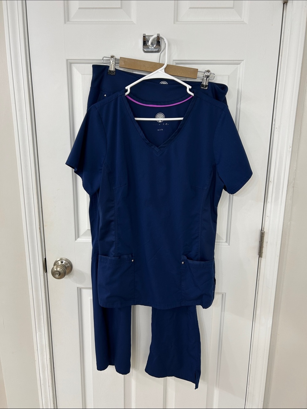 Large: Healing Hands Navy V-Neck Scrub Top and Pants Set
